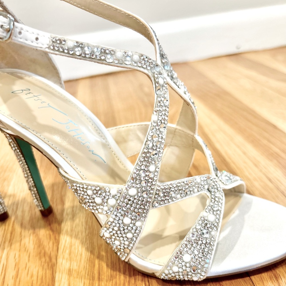 * BRIDAL * Betsey Johnson Blue Miles Heels Ivory Sz 6.5